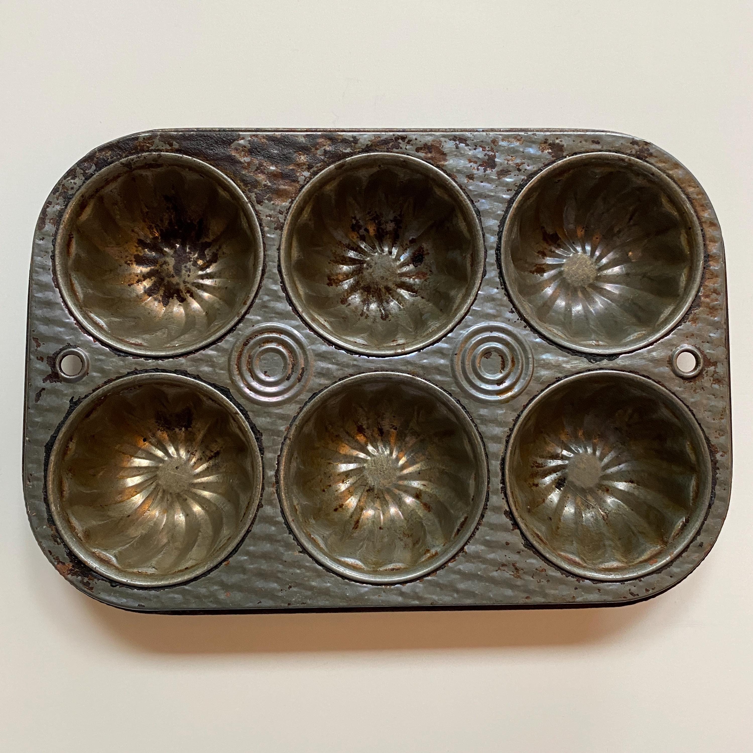 Retro Baking Tins