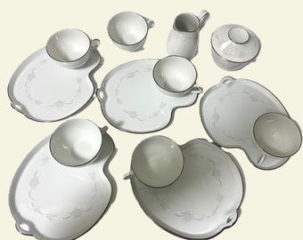 Juego de aperitivos Cassia de Noritake vintage: 6 tazas, 6 platos, azucarero y jarrita para leche (acabado platino)