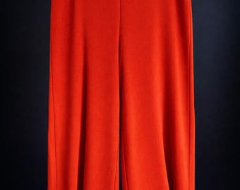 Pantalones palazzo Save The Queen en color rojo coral, confeccionados en Italia, de diseño, con pernera ancha y corte cropped.