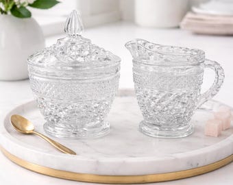 Juego de jarro para crema y azucarero de cristal tallado vintage con tapa.