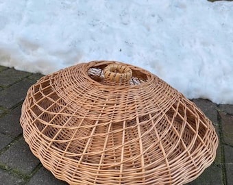 Pantalla de lámpara hecha de vides