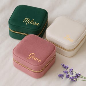 Personalized Name Jewelry Box Custom Velvet Jewellery Box Travel Jewelry Case Bridal Party Gifts Bridesmaids Gifts Birthday Gift for Her