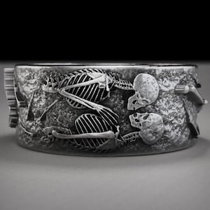 Anillo de pareja de esqueleto de plata esterlina, hecho a mano en plata 925, banda gótica con abrazo de amantes, joyería única de arte oscuro para un estilo alternativo.