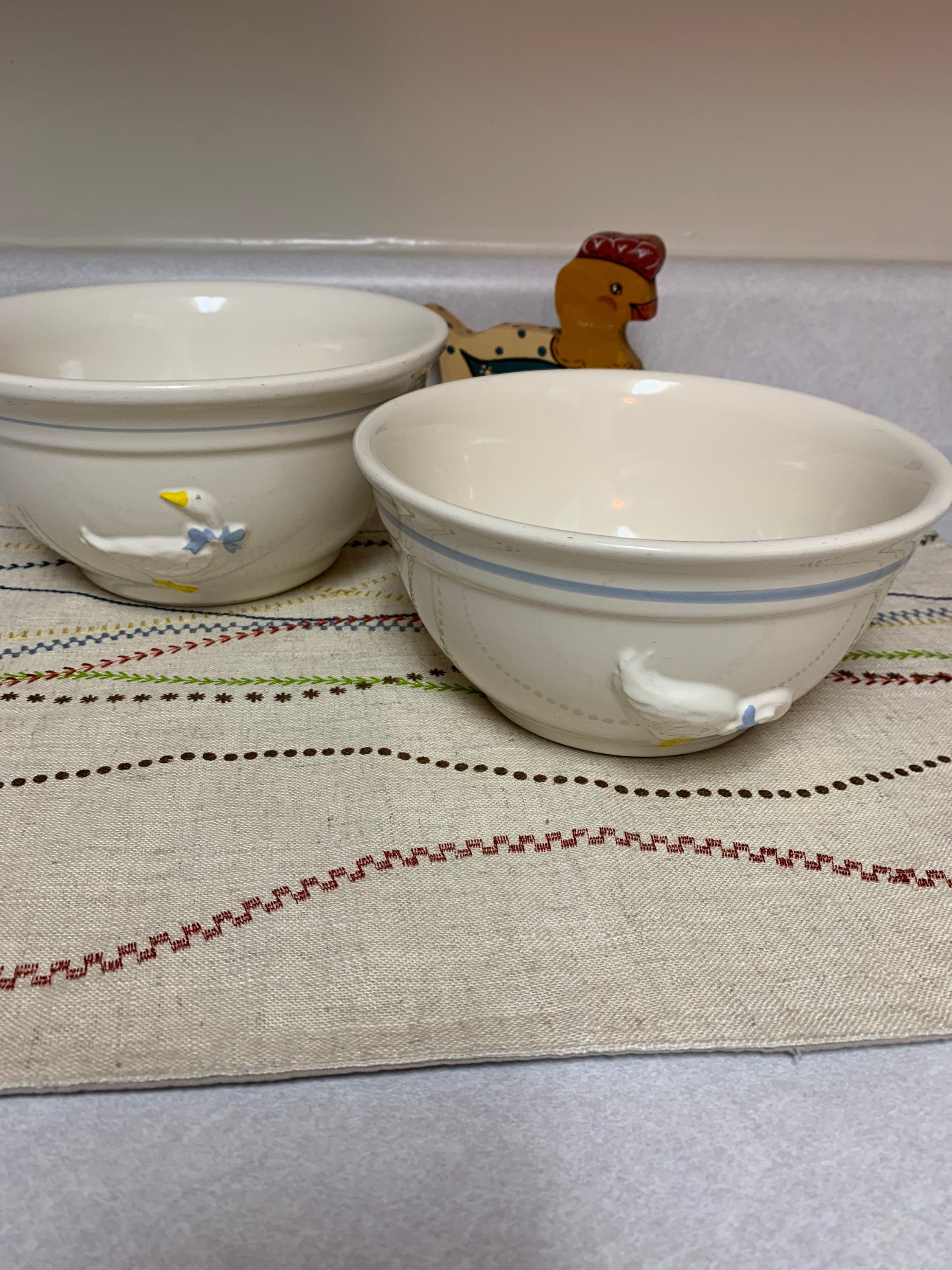 2 Louisville Pottery Collection Nested Mixing Bowl in White