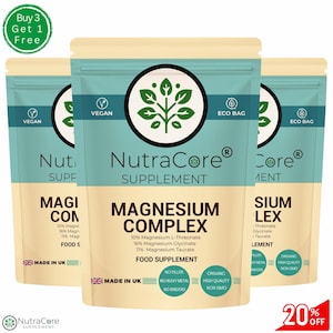 Puede incluir: Tres bolsas de suplemento complejo de magnesio con un logotipo de hoja verde. Las bolsas están etiquetadas con "NutraCore" y "Complejo de magnesio". El texto "Compra 3, obtén 1 gratis" está en un círculo verde en la parte superior de la imagen. El texto "20% de descuento" está en un círculo rojo en la parte inferior de la imagen.