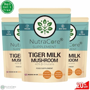 以下が含まれることがあります： タイガーミルクマッシュルームサプリメントパウダーの袋が3つ。袋はベージュで緑色のアクセントがあり、「NutraCore」というブランド名と「タイガーミルクマッシュルーム」という商品名が書かれている。袋には、ビーガン、エコフレンドリー、イギリス製であることが表示されている。製品には、β-グルカンが40％含まれている。