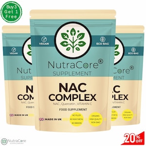 Puede incluir: Tres bolsas de suplemento NutraCore NAC Complex. Las bolsas son de color beige con una parte superior turquesa y presentan las palabras "Vegano" y "Eco Bag". El nombre del producto y los ingredientes se muestran de forma destacada. Un círculo verde indica "Compra 3 y llévate 1 gratis".