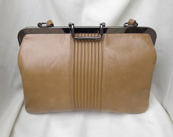 BASIC CAMEL VINYL Envelope Purse Clamp Handbag 70s