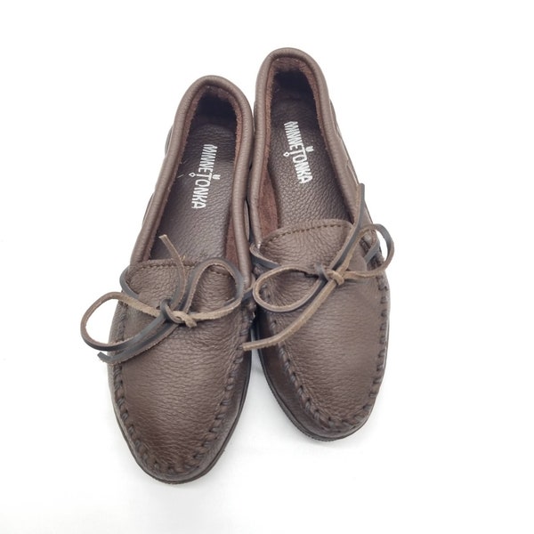 MINNETONKA Brown Leather House Shoe Slipper Moccasins Women Size 8 and a half