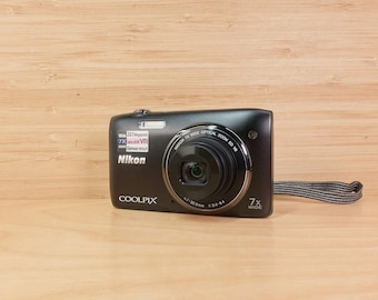 Nikon Coolpix S3600 Digital Camera / 20.1MP / 8x Optical Zoom / Black / Tested