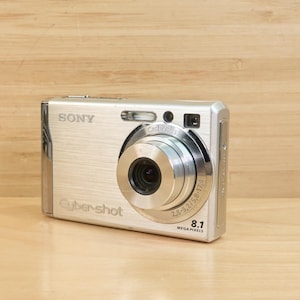 Vintage Sony Cyber-shot DSC-W90 Digital Camera / 8.1MP / 3X Optical Zoom / Compact / Tested