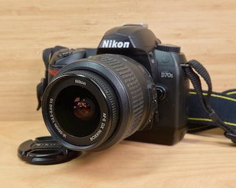 Nikon D70 6.1MP デジタルカメラキット（18-70 mm ニコンレンズ付き