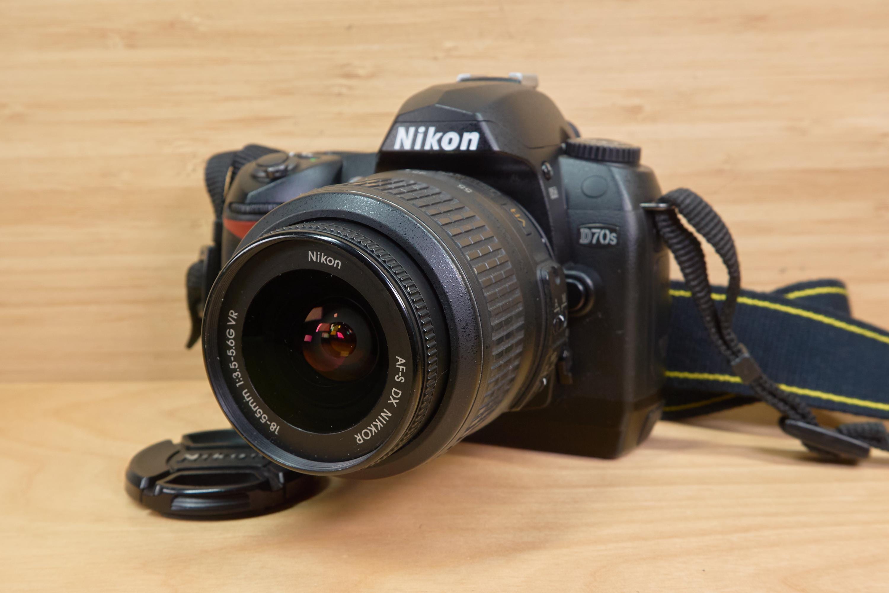 Nikon D70s デジタル一眼レフ + 18-55mmレンズ 【公式通販】