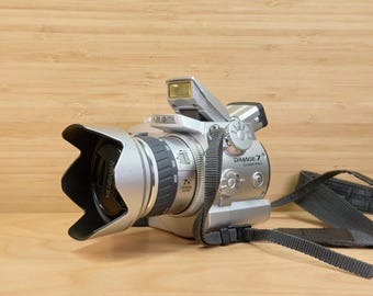 Vintage Minolta DiMAGE 7 Digital Camera: 5MP, 7x Optical Zoom, Made in Japan