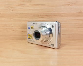 Vintage Sony DSC-W210 Camera / 12.1MP Cyber-shot / Compact & Easy to Use