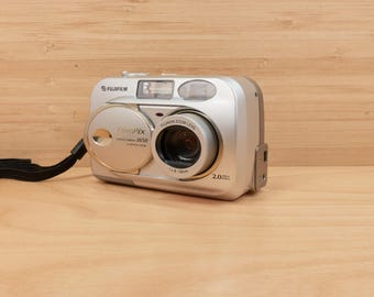 A Fujifilm Finepix 4900 zoom in an Antler carry case. Includes carry strap, memory card and battery
