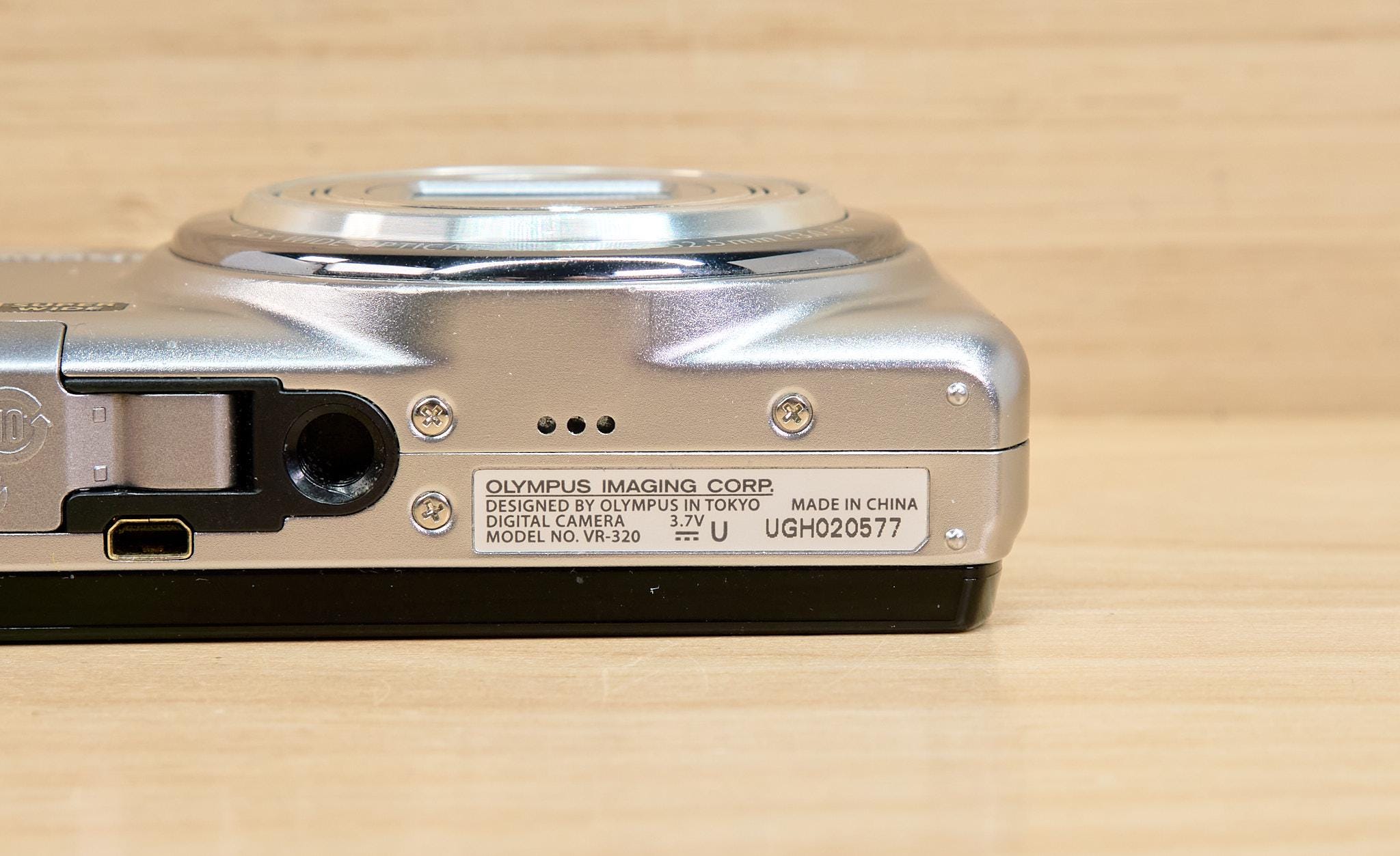 Vintage Olympus VR-320 14MP Digital Camera 12.5x Wide Zoom Silve