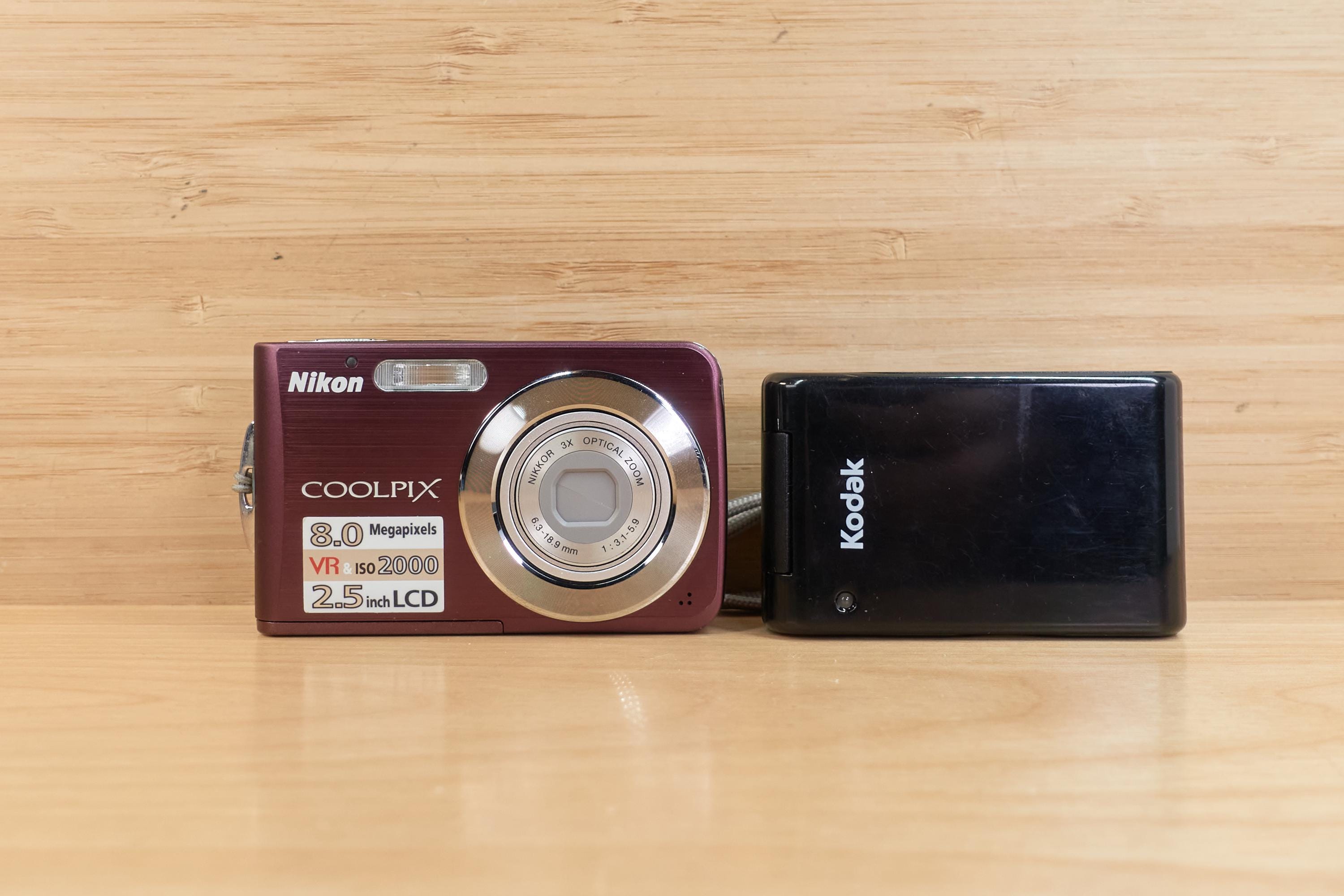 Vintage Nikon Coolpix S210 / 8MP Digital Camera / 3x Optical Zoom