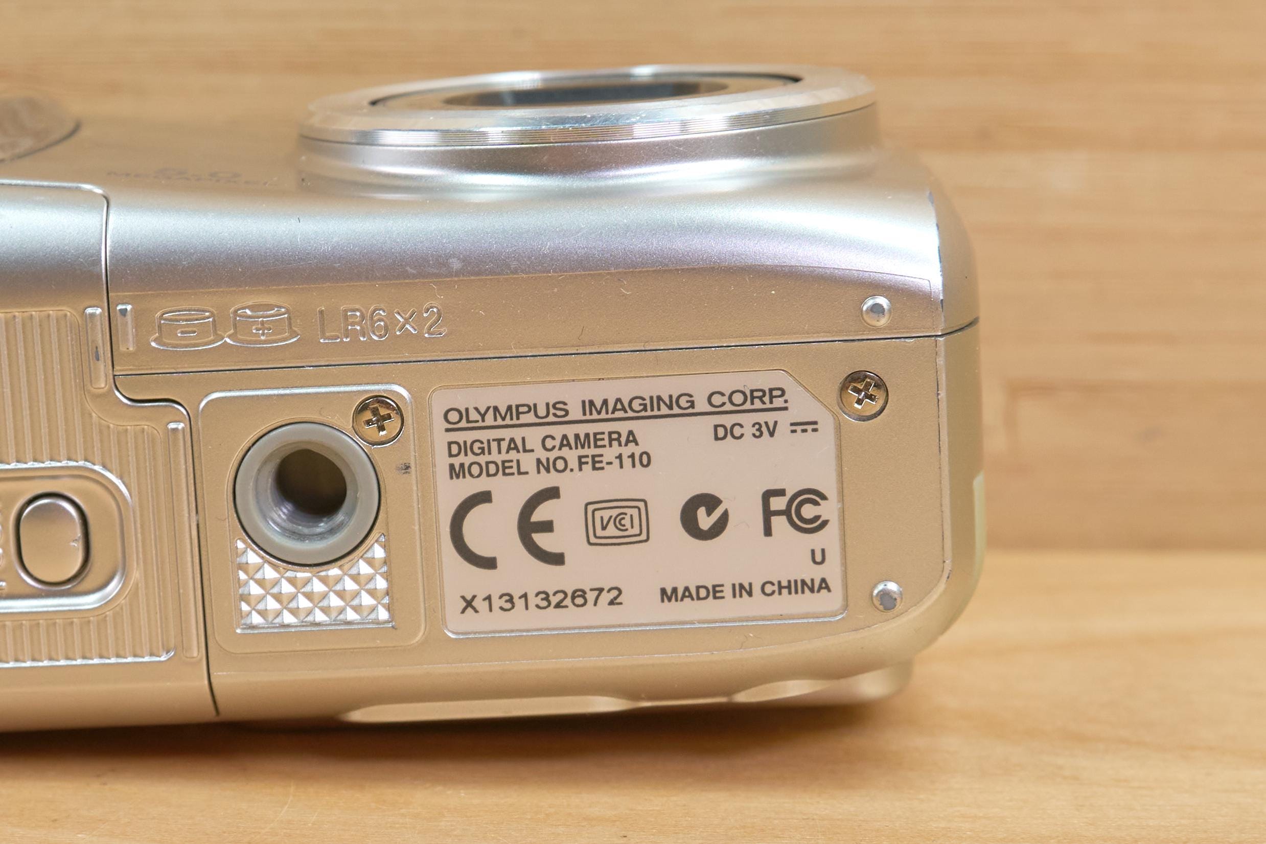 ヴィンテージ オリンパス FE-110 5MP デジタルカメラ（2.8倍光学ズーム 