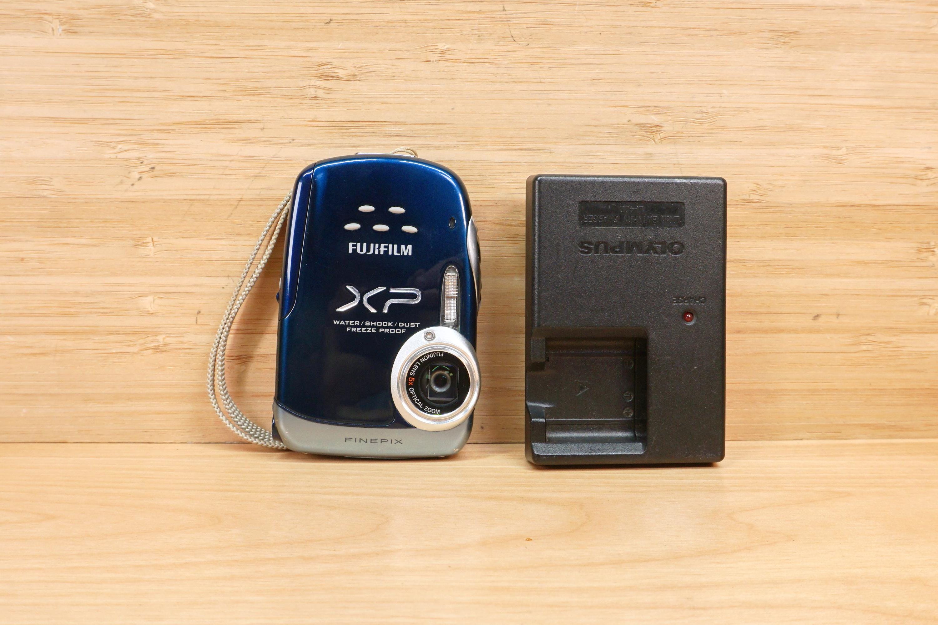 Vintage Fujifilm Finepix XP10 Digital Camera / 12MP / Waterproof