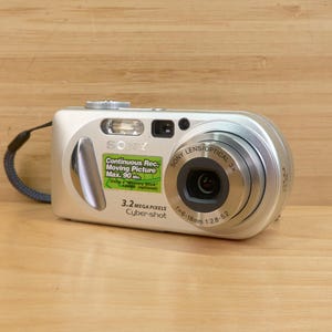 Vintage Sony Cyber-shot DSC-P8 3.2 MP Digital Camera / Tested & Working / Made in Japan