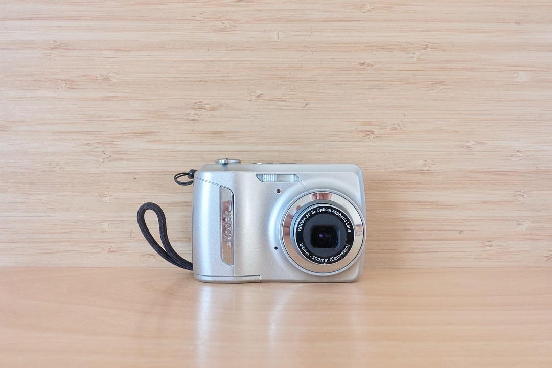 Kodak Easyshare C142 Digital Camera Silver 10MP 3x Optical Zoom