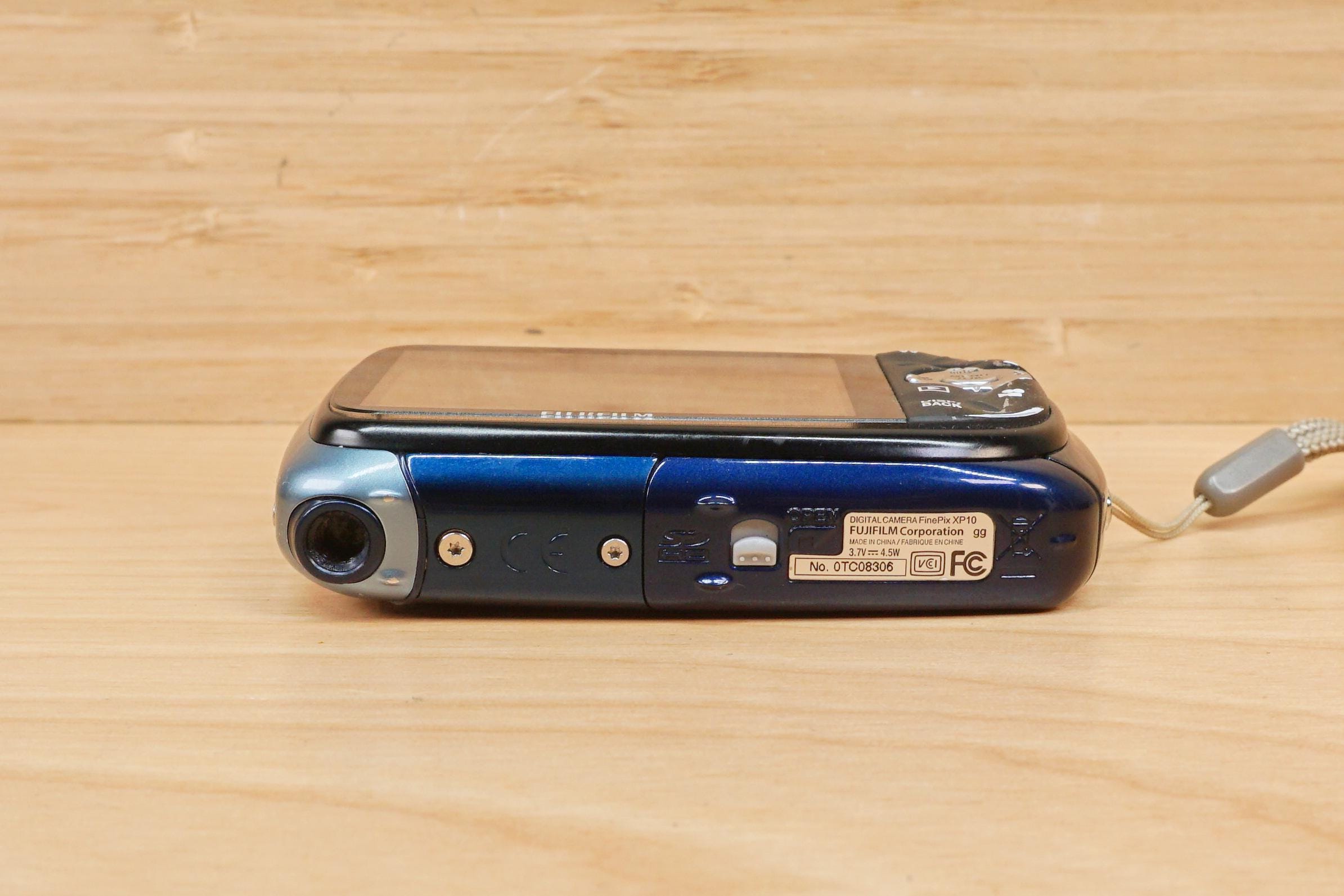 Vintage Fujifilm Finepix XP10 Digital Camera / 12MP / Waterproof