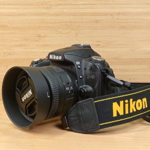 Nikon D90 DSLR 12.3MP with AF‑S DX Nikkor 35mm f/1.8G Lens – Tested