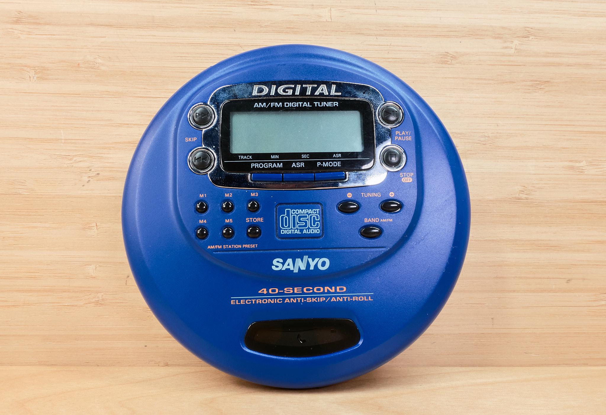 Vintage Sanyo CDP437 Portable CD Player / Blue / AM FM Radio