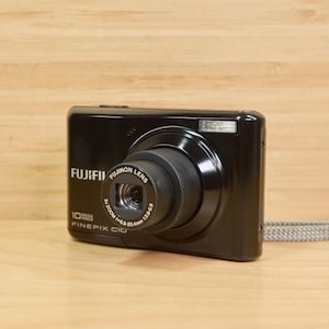 Vintage Fujifilm FinePix C10 10 MP Compact Digital Camera / Black / Tested & Working