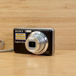 Vintage Sony Cybershot DSC-S950 / 10MP Digital Camera / 4x Optical Zoom / Tested