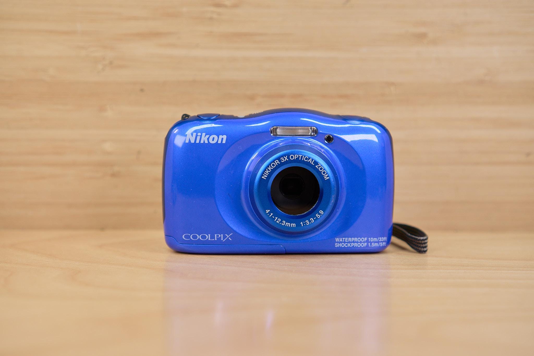 Vintage Nikon Coolpix S33 13.2MP / Waterproof Digital Camera