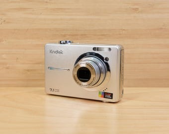 未使用 Kodak EasyShare C533 PD-S3 デジタルカメラ Kodak EasyShare C533 5.0 MP Compact Digital Camera Silver