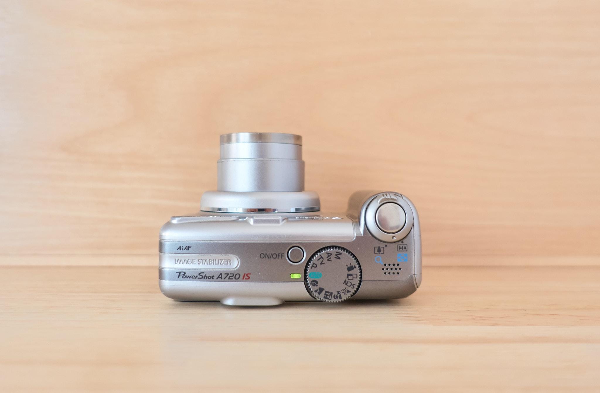 Vintage Canon Powershot A720 IS 8MP Digital Camera 6x Zoom Silver