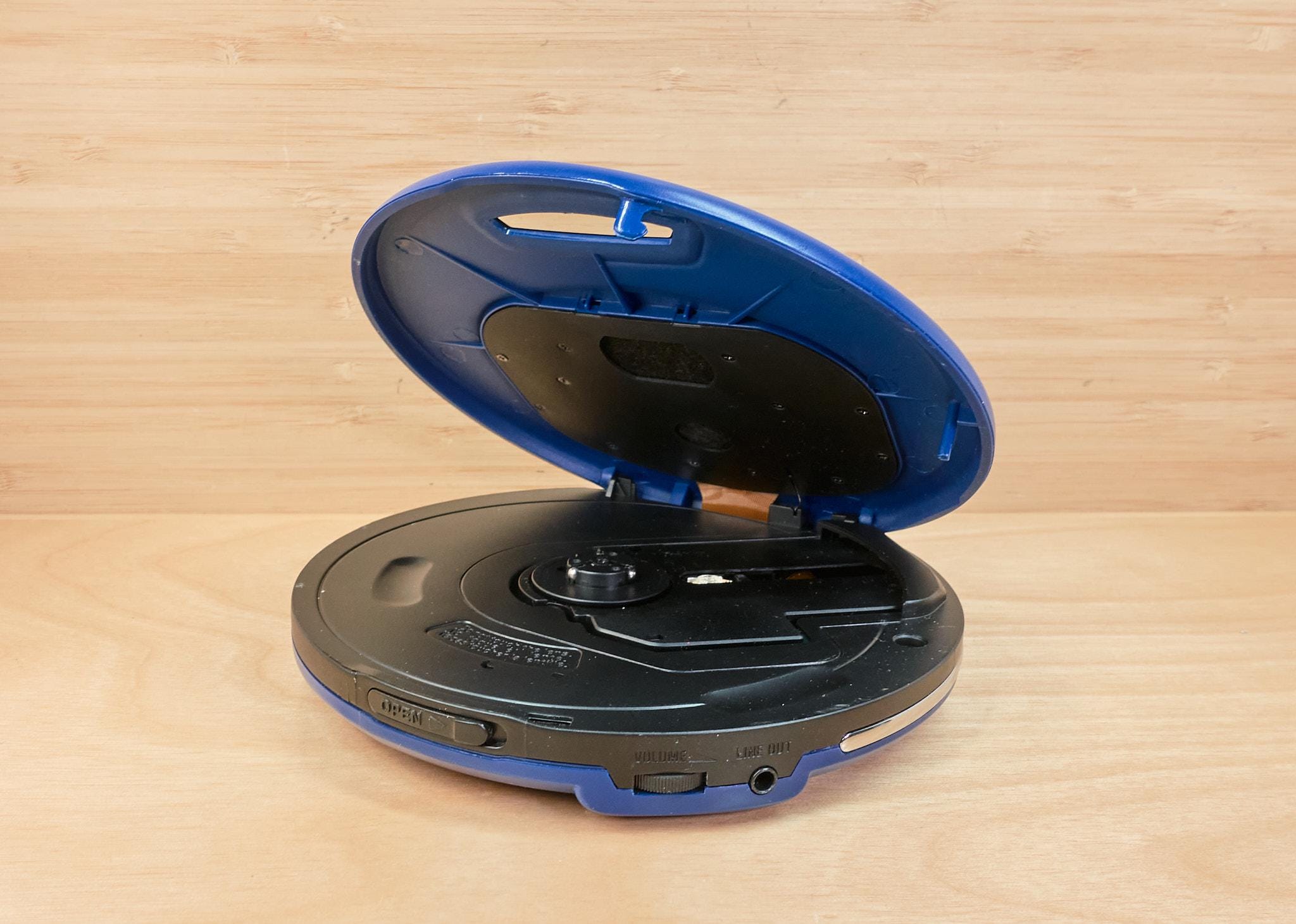 Vintage Sanyo CDP437 Portable CD Player / Blue / AM FM Radio