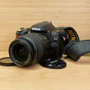 Vintage Nikon D40 6.1MP dslr Kit 18-55mm & 55-200mm AF-S DX G ed II Lenses
