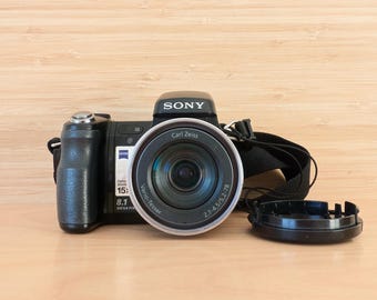 Vintage Sony Cyber-shot DSC-P8 Red Digital Camera: Retro
