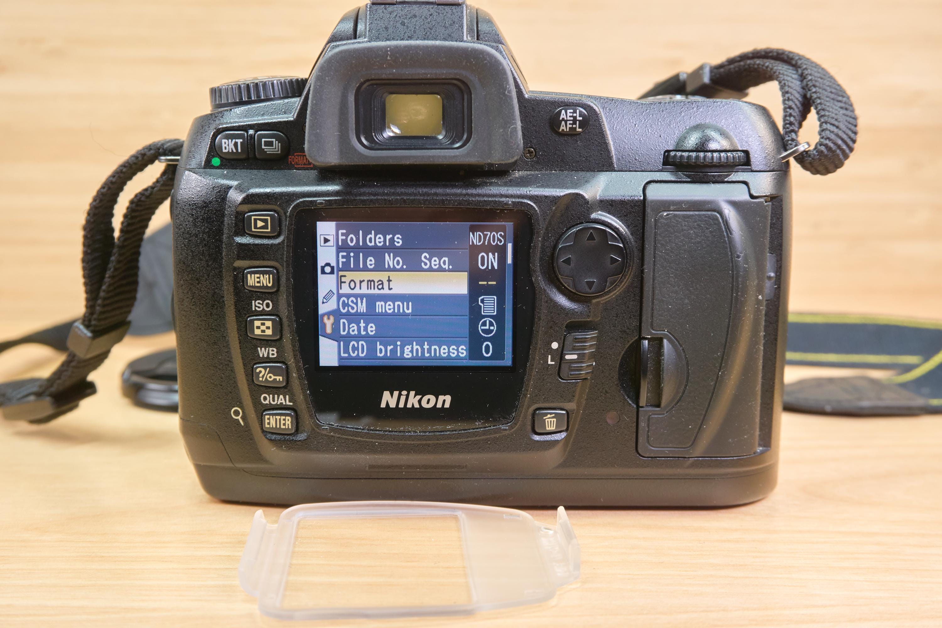 Nikon D70s 6.1MP デジタル一眼レフカメラ（Nikkor 18-55 mm f/3.5-5.6