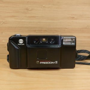 Vintage Minolta Freedom II Film Camera / 35mm Point and Shoot / Autofocus / Made in Japan