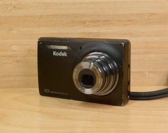 Vintage Kodak EasyShare M1033 Digital Camera / 10 MP / Black  / READ Description!