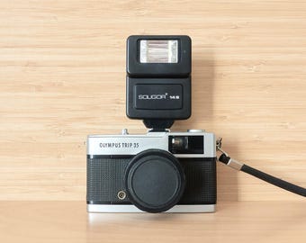 Cámara de película Olympus Trip 35 de 35 mm, compacta y fácil de usar, fabricada en Japón con flash Soligor 14S.