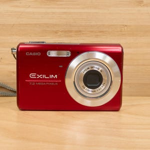 Vintage Casio Exilim Ex-Z75 / Ultra Slim Digital Camera / 7.2MP / Compact Point and Shoot / Tested & Working / Red