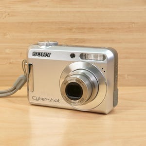 Vintage Sony Cyber-shot DSC-S650 7.2MP Digital Camera, Tested & Working