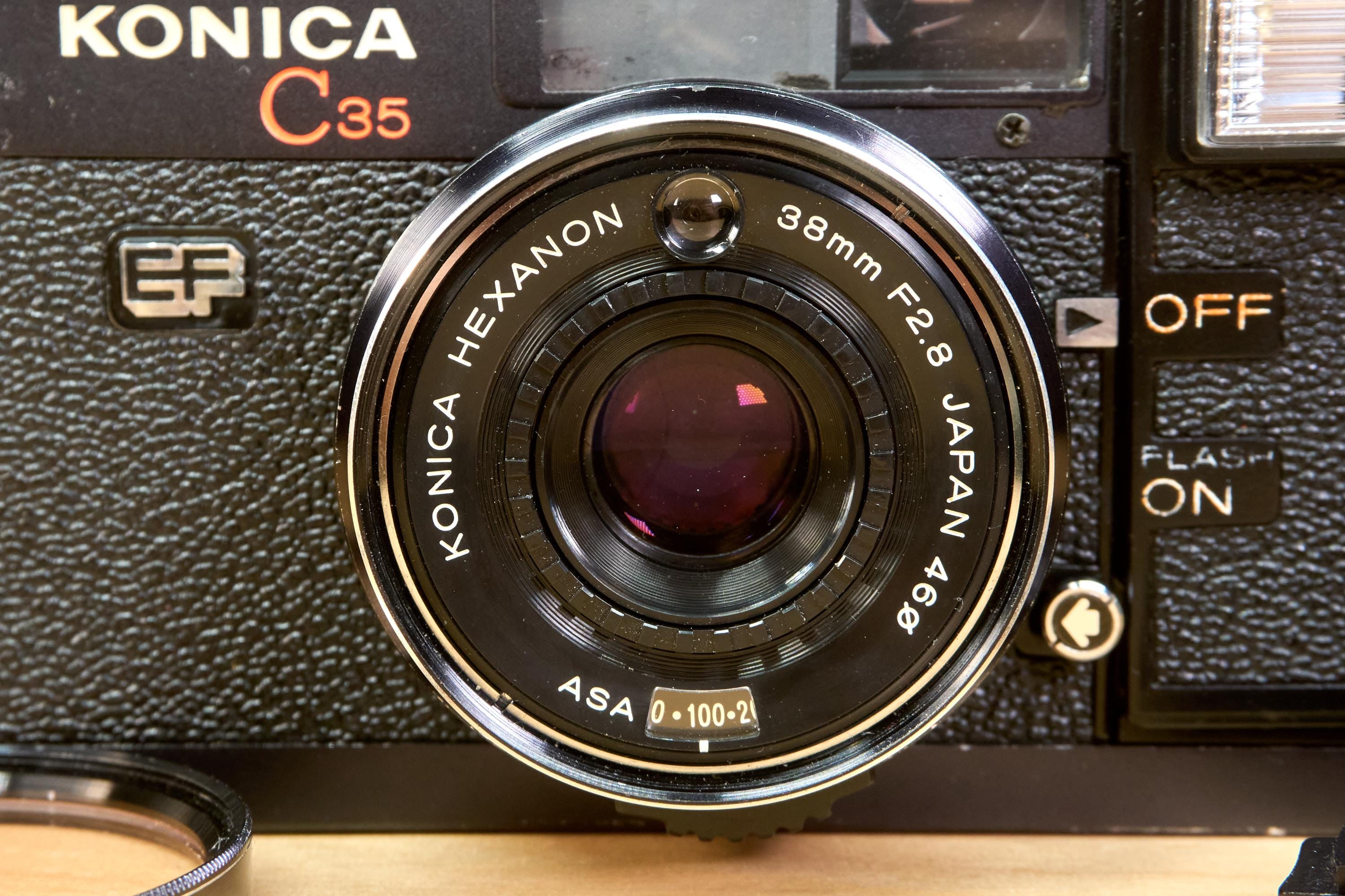 ヴィンテージ コニカ C35 / 35 mm レンジファインダー フィルムカメラ