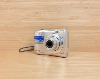 Vintage Olympus FE-210 / 7MP Digital Camera / 3× Optical Zoom / Tested & Working