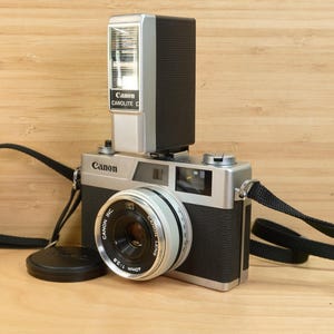 Canon Canonet 28 35mm Rangefinder Film Camera, Vintage 70s, with Canolite D Flash, Made in Taiwan