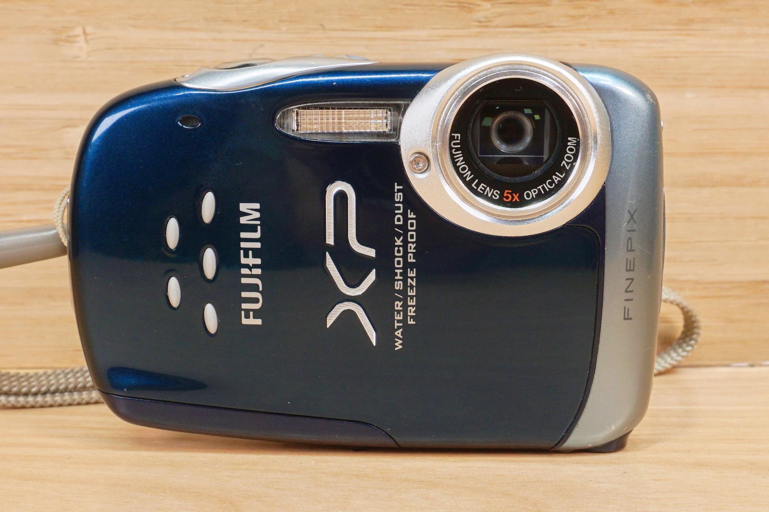 Vintage Fujifilm Finepix XP10 Digital Camera / 12MP / Waterproof