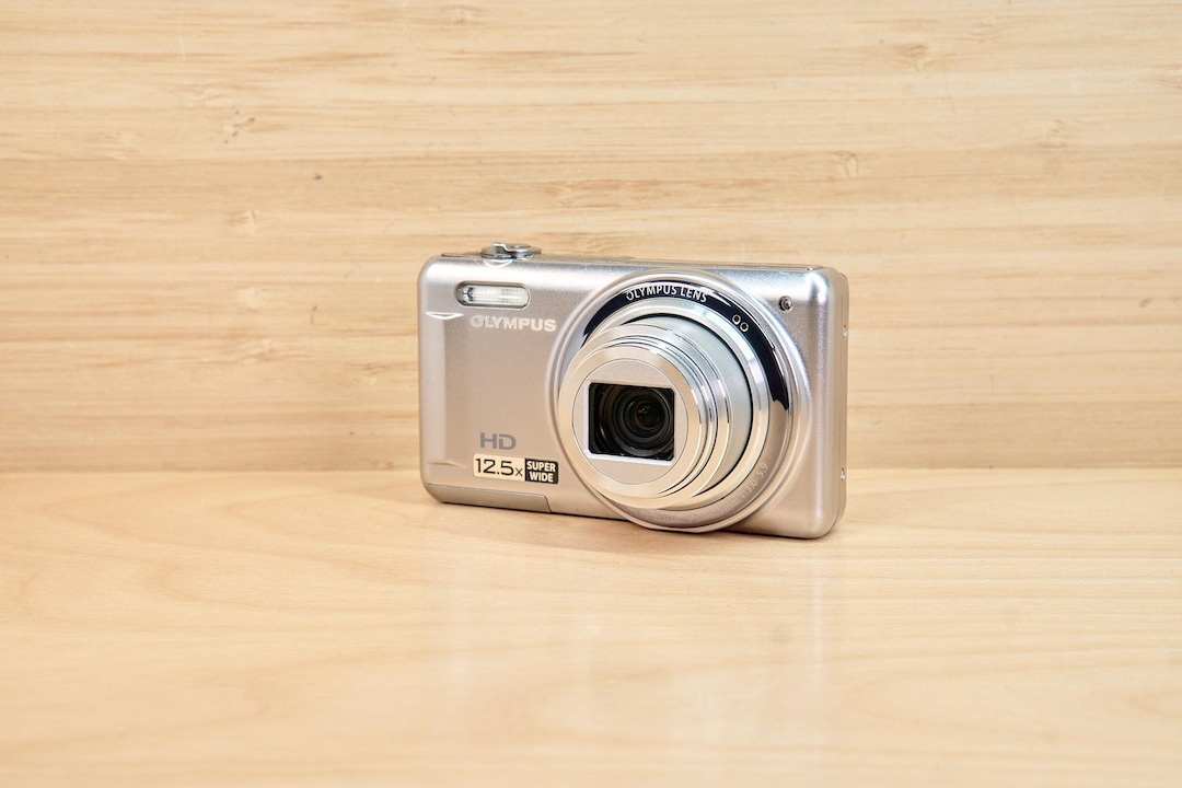 Vintage Olympus VR-320 14MP Digital Camera 12.5x Wide Zoom Silve