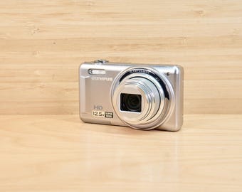 Vintage Olympus VR-320 14MP Digital Camera 12.5x Wide Zoom Silve