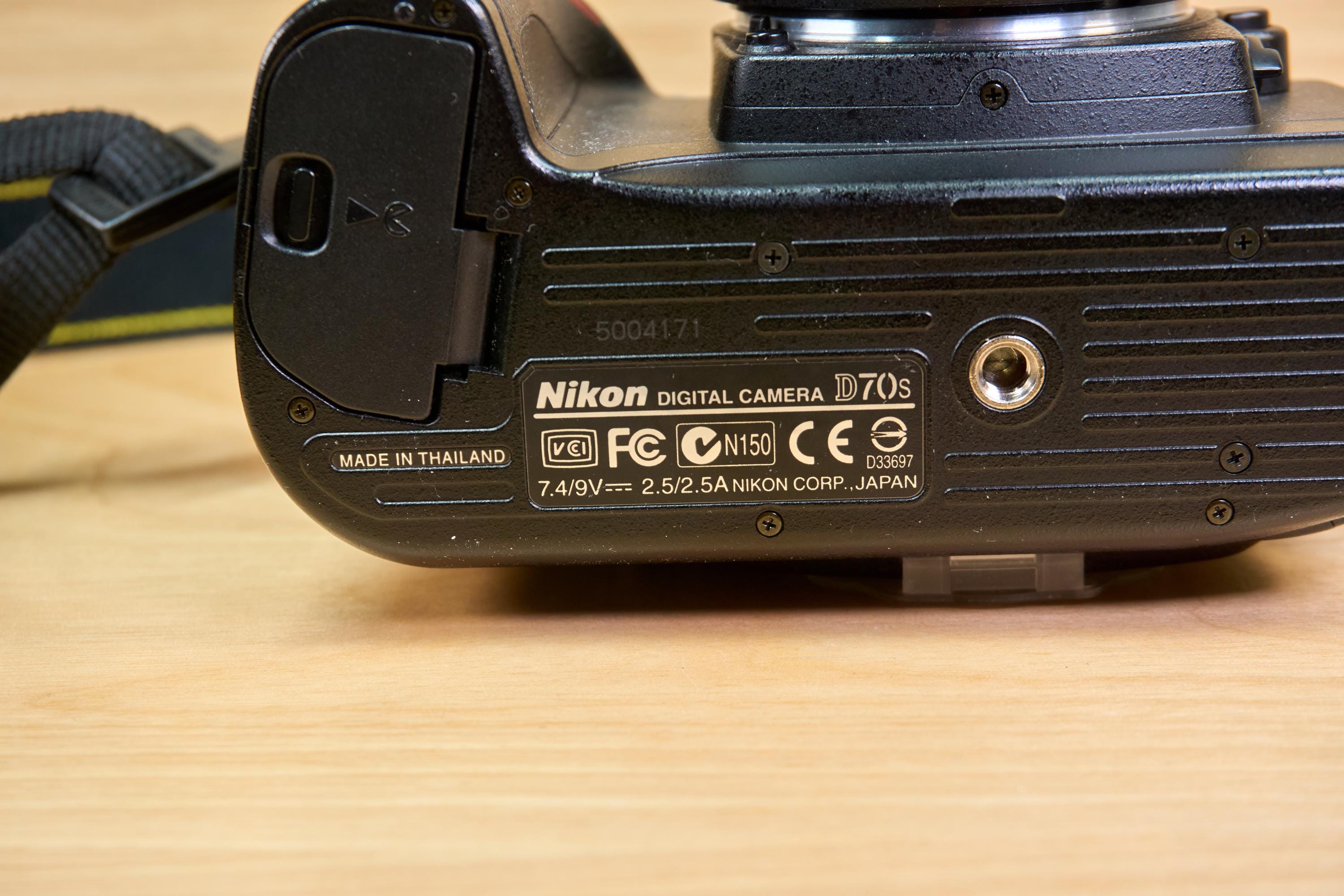 Nikon D70s 6.1MP デジタル一眼レフカメラ（Nikkor 18-55 mm f/3.5-5.6
